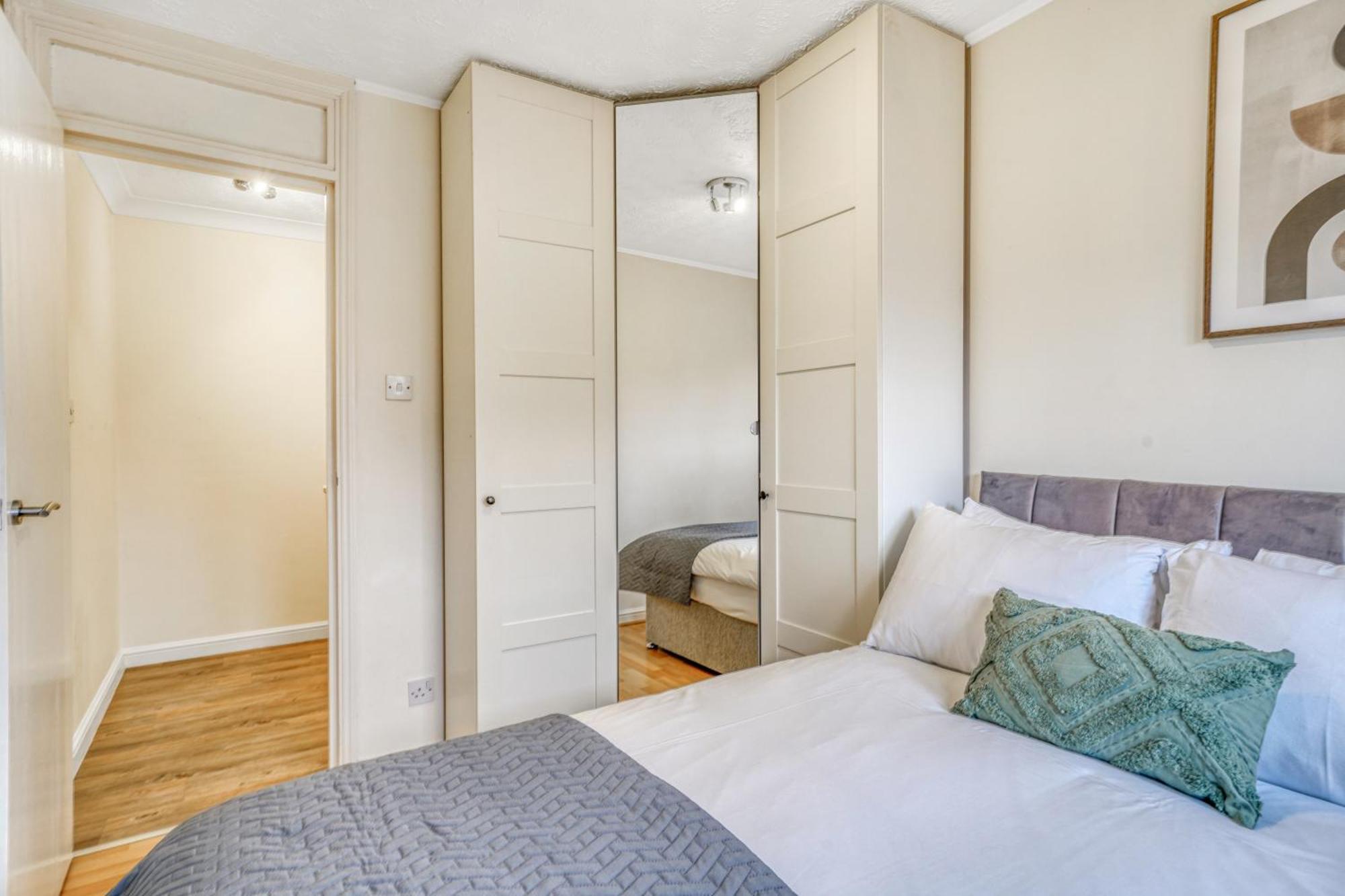 Executive 4 Bedroom Town House In Canada Water Free Wifi & Parking By City Stay Aparts Londen Buitenkant foto